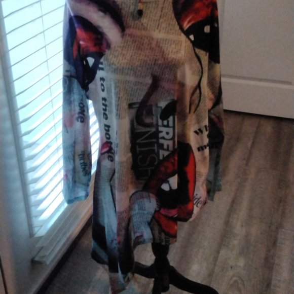 Fashion lip shirt 1x plus - Picture 2 of 5